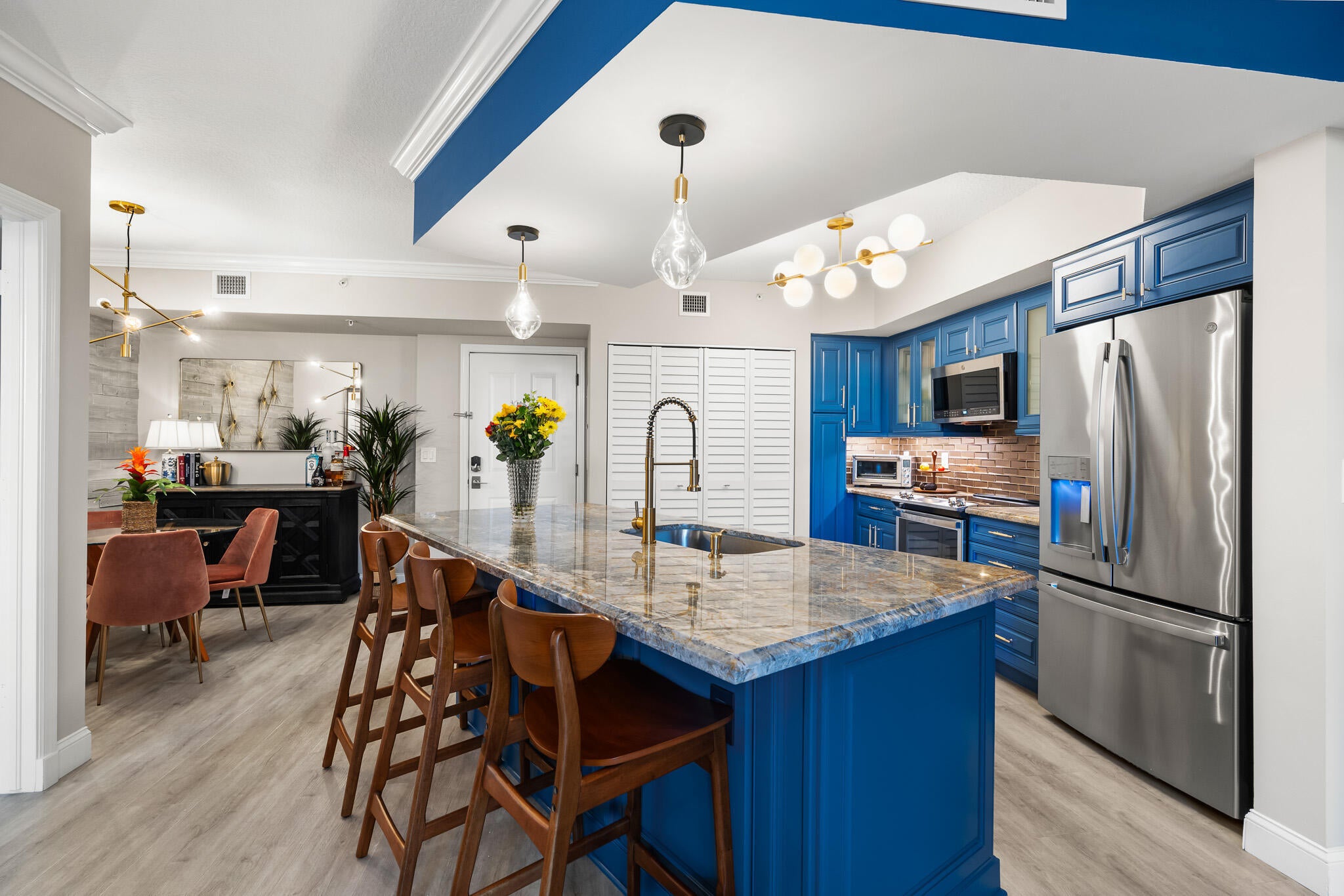 View photos, virtual tours, details... 600 S DIXIE Highway 544