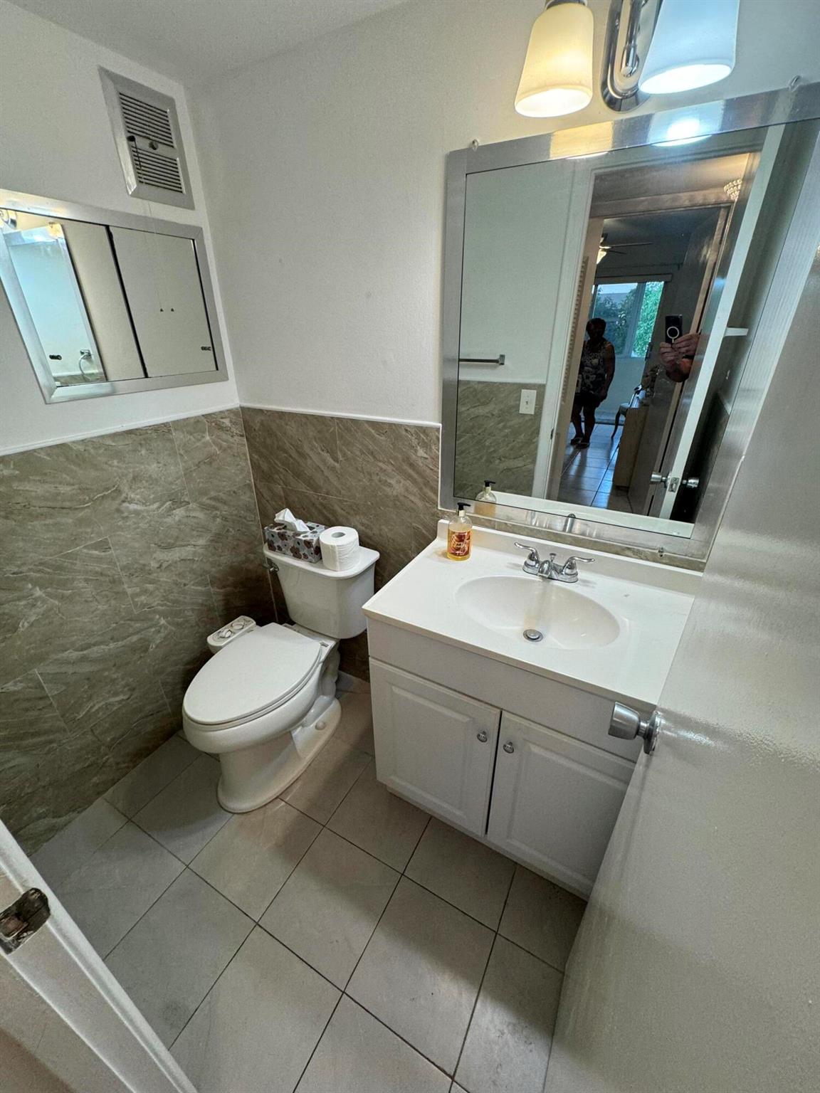 KENT CONDOS - Residential Lease