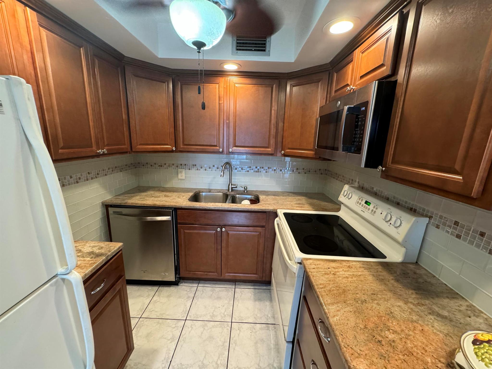 KENT CONDOS - Residential Lease