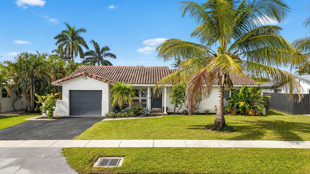 Photo of 438 SW 9TH Avenue, Boca Raton, FL 33486 (MLS # B26071234)