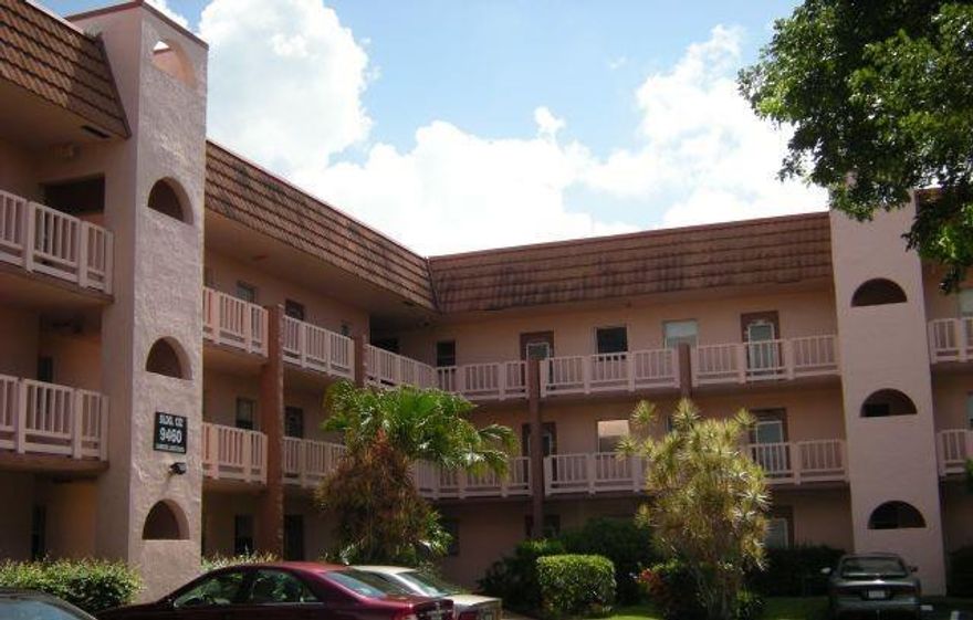 55+ COMMUNITY, UNIT IS ON THE 1ST FLOOR, WELL KEPT BUILDING #132. 1 BEDROOM 1 BATHROOM, ALL TILE THROUGHOUT, FRESHLY PAINTED, CUSTOM MIRRORS, NEW BATHTUB FOR EASY ACCESSIBILITY, GREAT WATER VIEW FROM PATIO.  IT IS LOCATED RIGHT NEAR A SATELLITE YEAR-ROUND HEATED POOL, SAUNA, BILLARD, TENNIS AND PICKLEBALL COURT.  ASSOCIATION REQUIRES $2400 A MONTH NET INCOME AND 680 CREDIT SCORE.