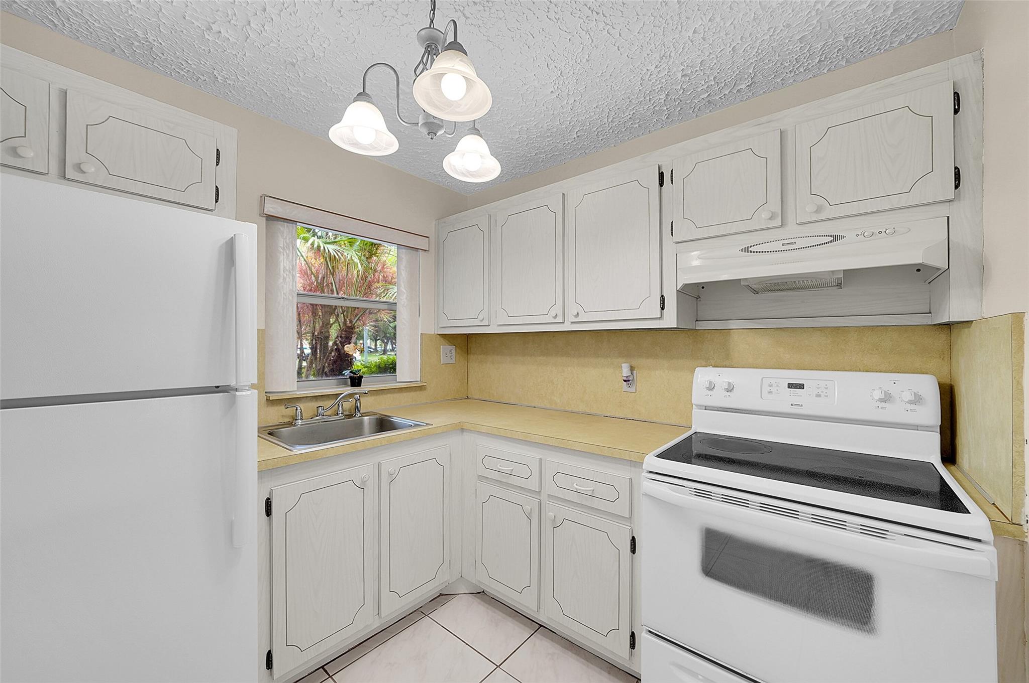 SUNRISE LAKES PHASE III - Residential