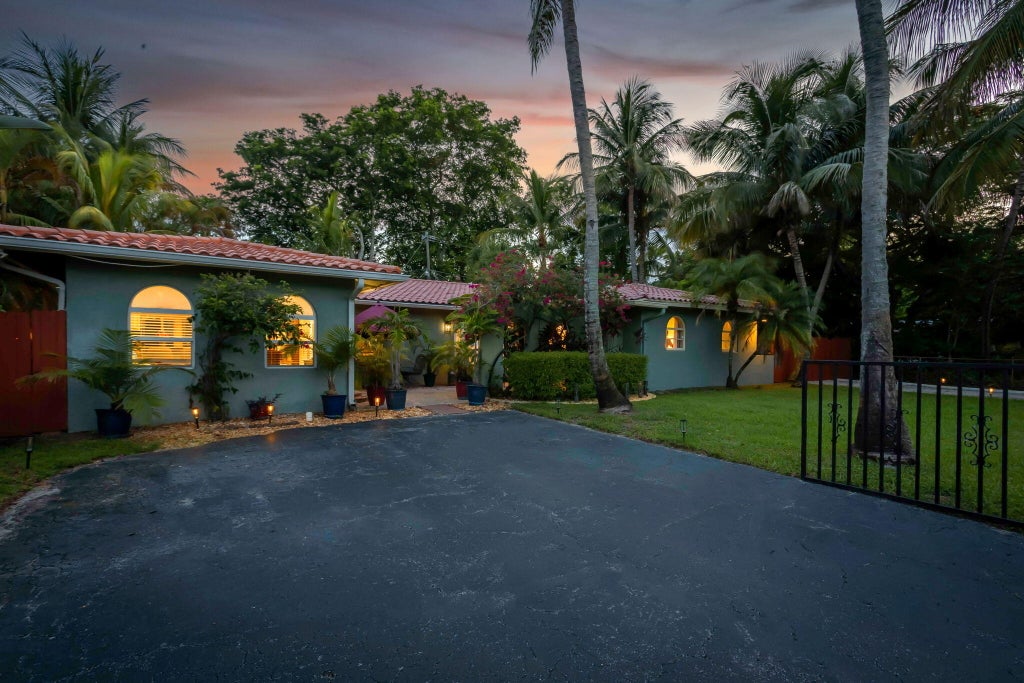 Photo of 3000 Sherwood Boulevard, Delray Beach, FL 33445 (MLS # B26064649)