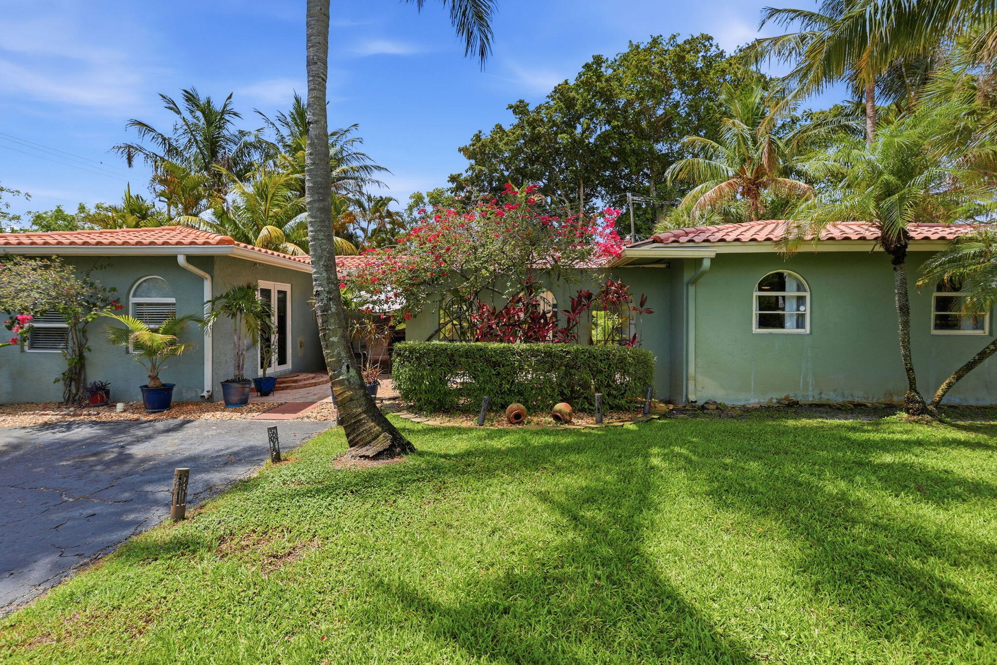 3000 Sherwood Boulevard
