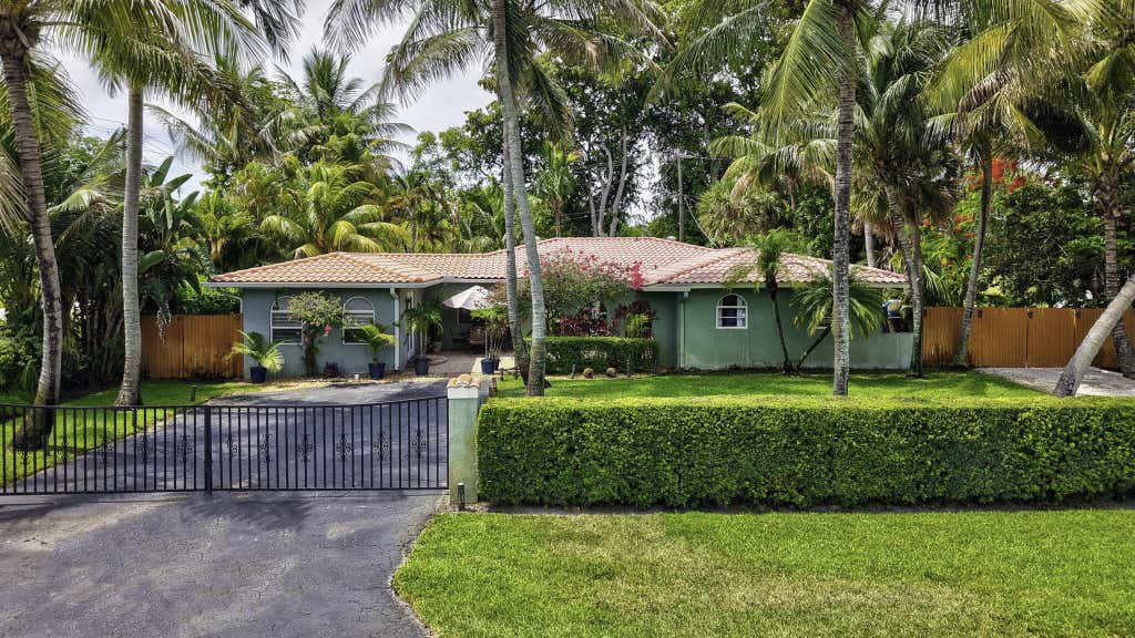 Photo of 3000 Sherwood Boulevard, Delray Beach, FL 33445 (MLS # B26064649)