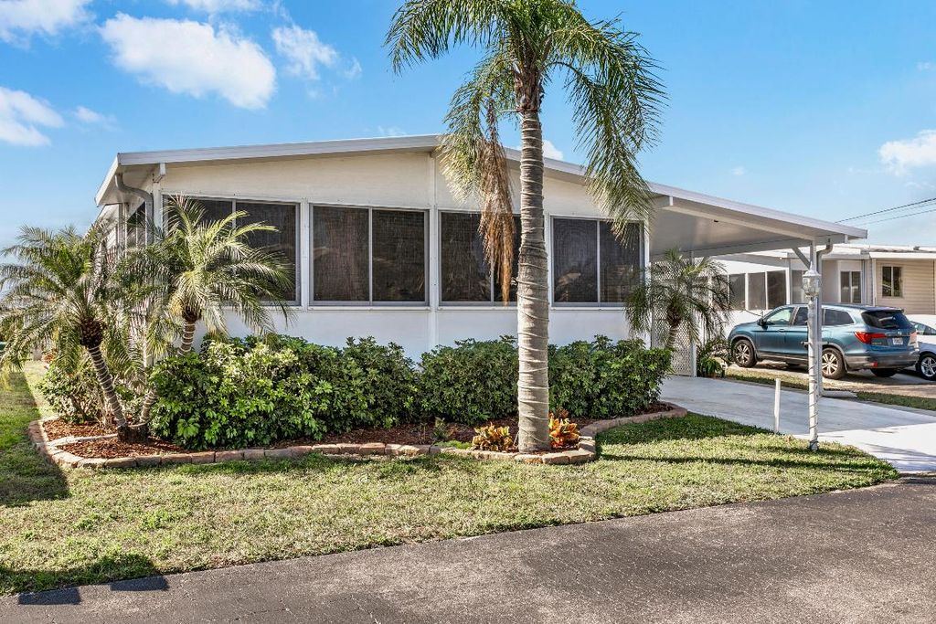 Photo of 53008 Del Rio Bay, Boynton Beach, FL 33436 (MLS # R11061132)