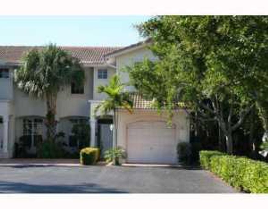 Beautiful remodeled 3 bedroom townhouse in desirable East Boca.  New kitchen cabinets, new bathrooms, new floors, freshly painted. Close to everything, beach, shopping, and best schools in East Boca.  This unit will not last!