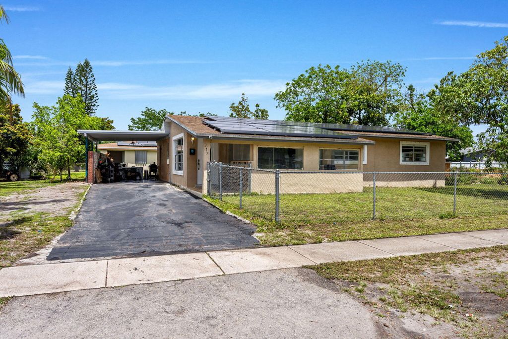 Photo of 670 SW 29th Avenue, Fort Lauderdale, FL 33312 (MLS # B26018329)