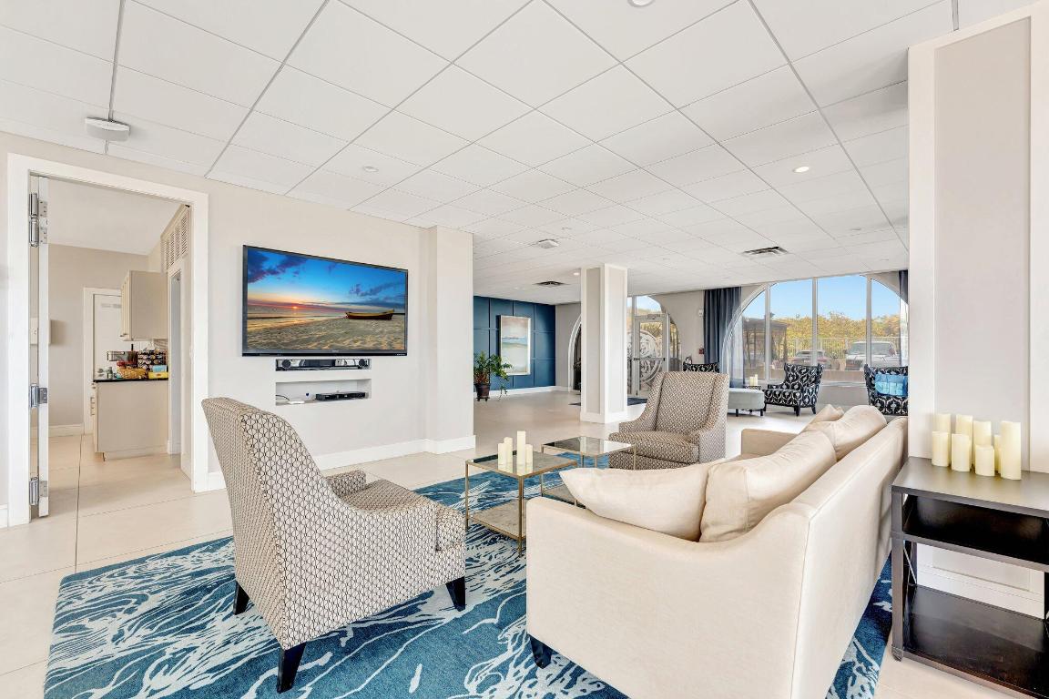 CLOISTER DEL MAR CONDO - Residential