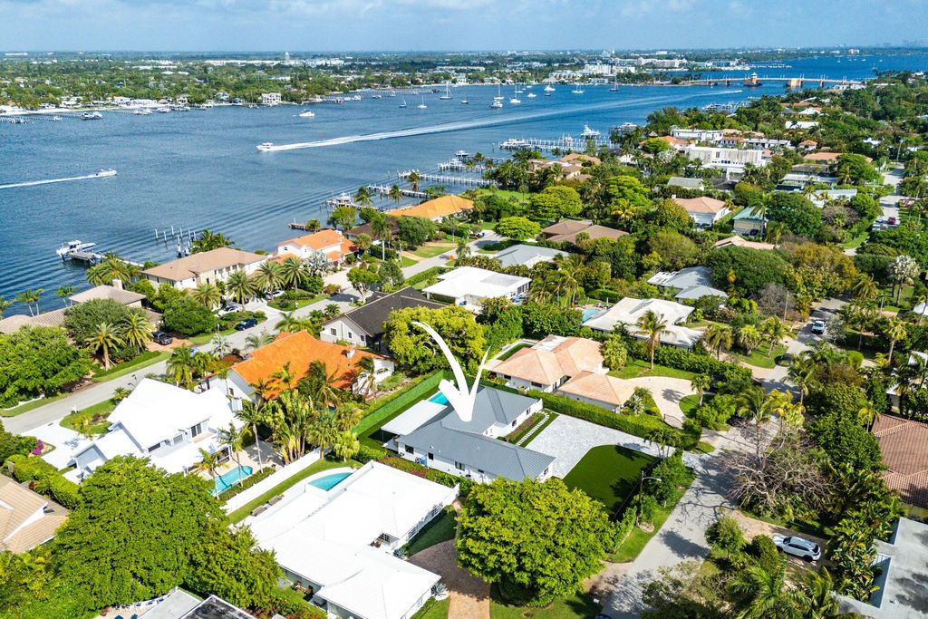 Photo of 1099 S Atlantic Drive, Lantana, FL 33462 (MLS # B26012910)