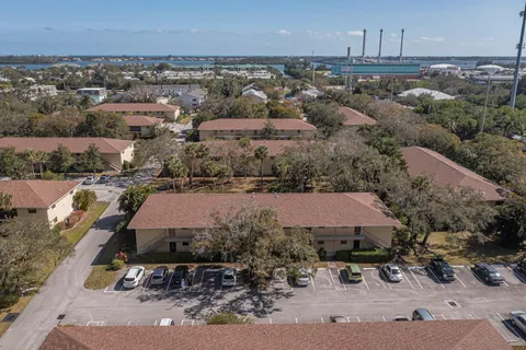 400 18th St Unit J8, Vero Beach, FL 32960 - MLS#: F10489002