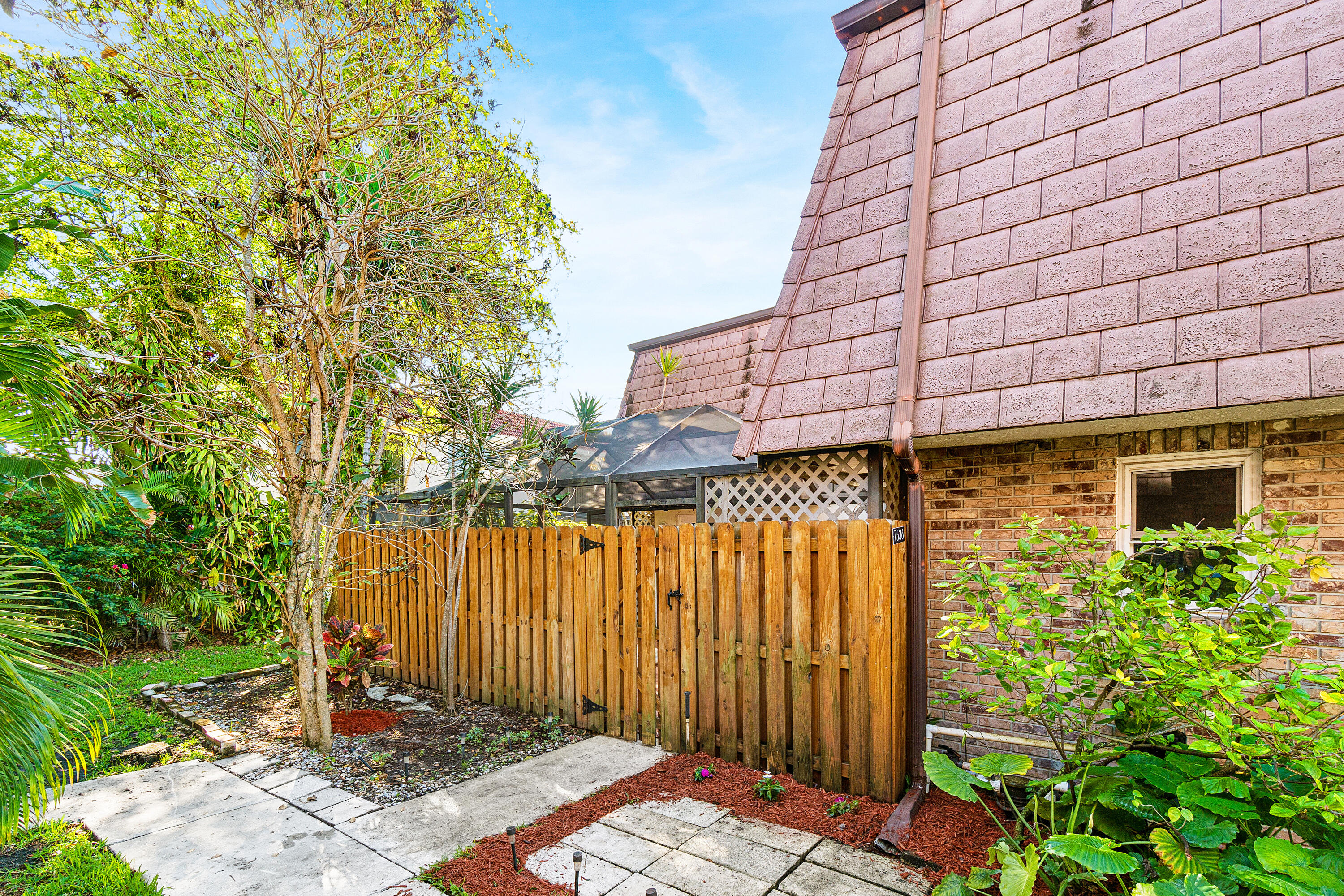 COURTYARDS AT BOCA I - Residential Lease