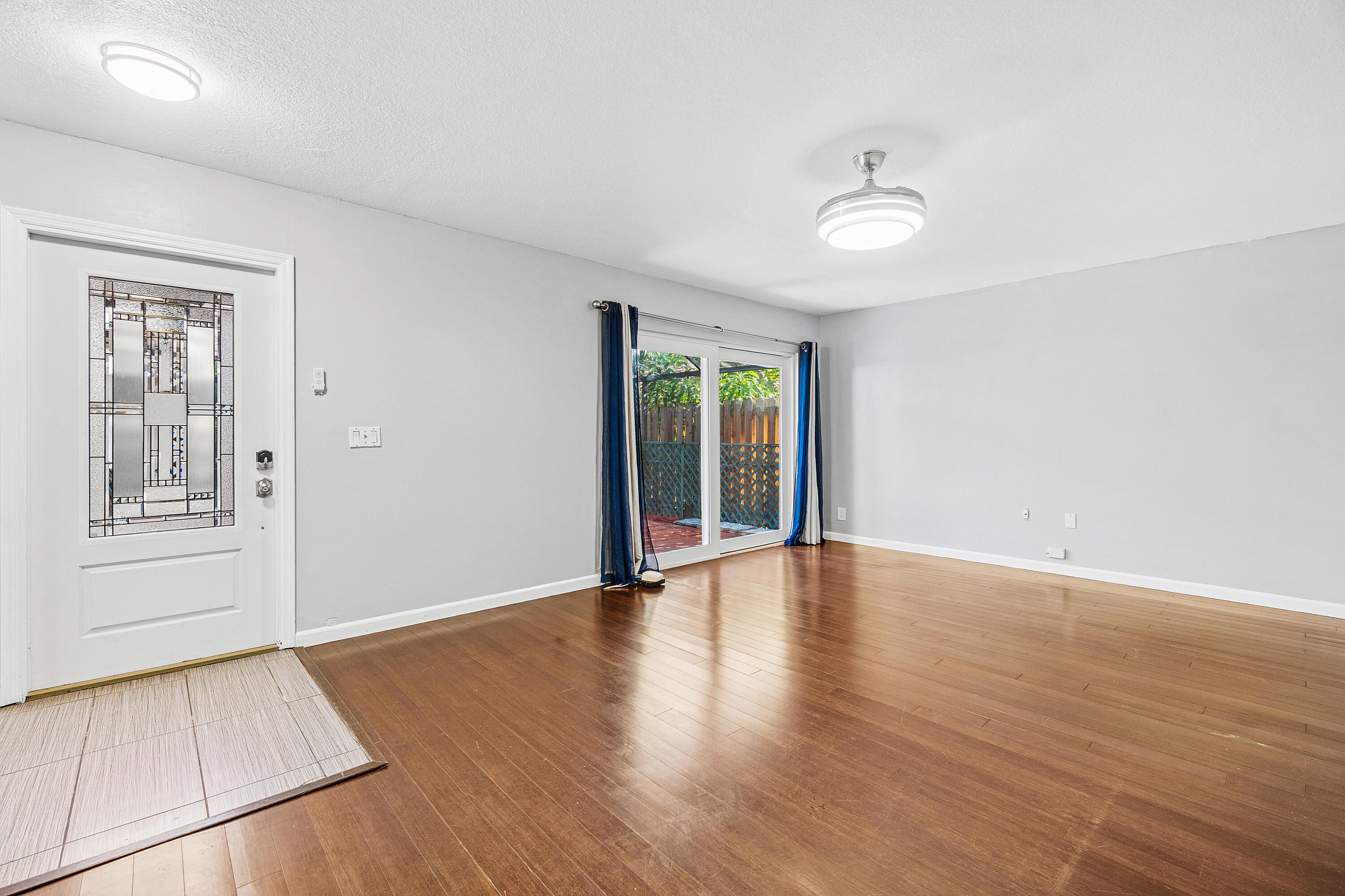 COURTYARDS AT BOCA I - Residential Lease