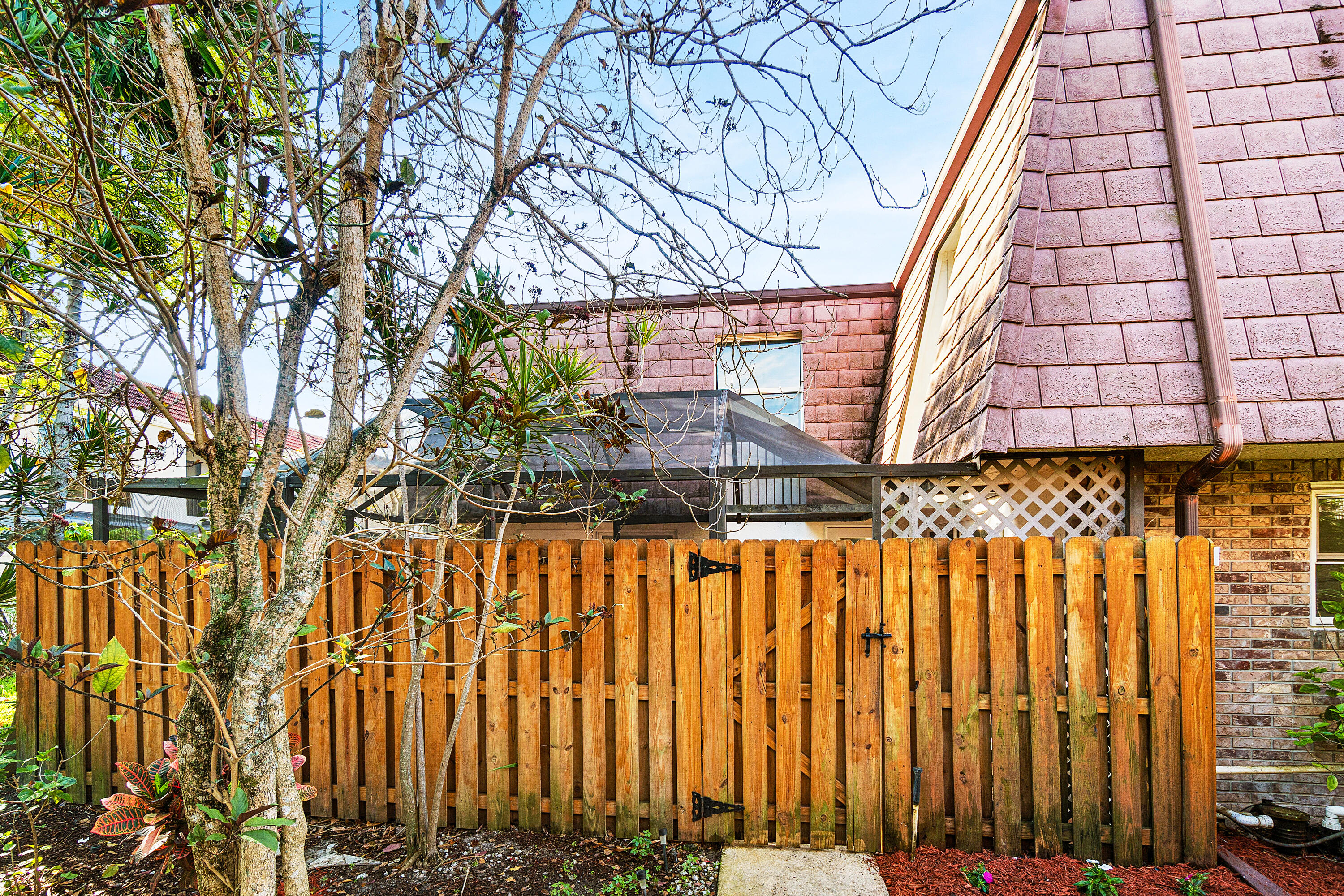 COURTYARDS AT BOCA I - Residential Lease