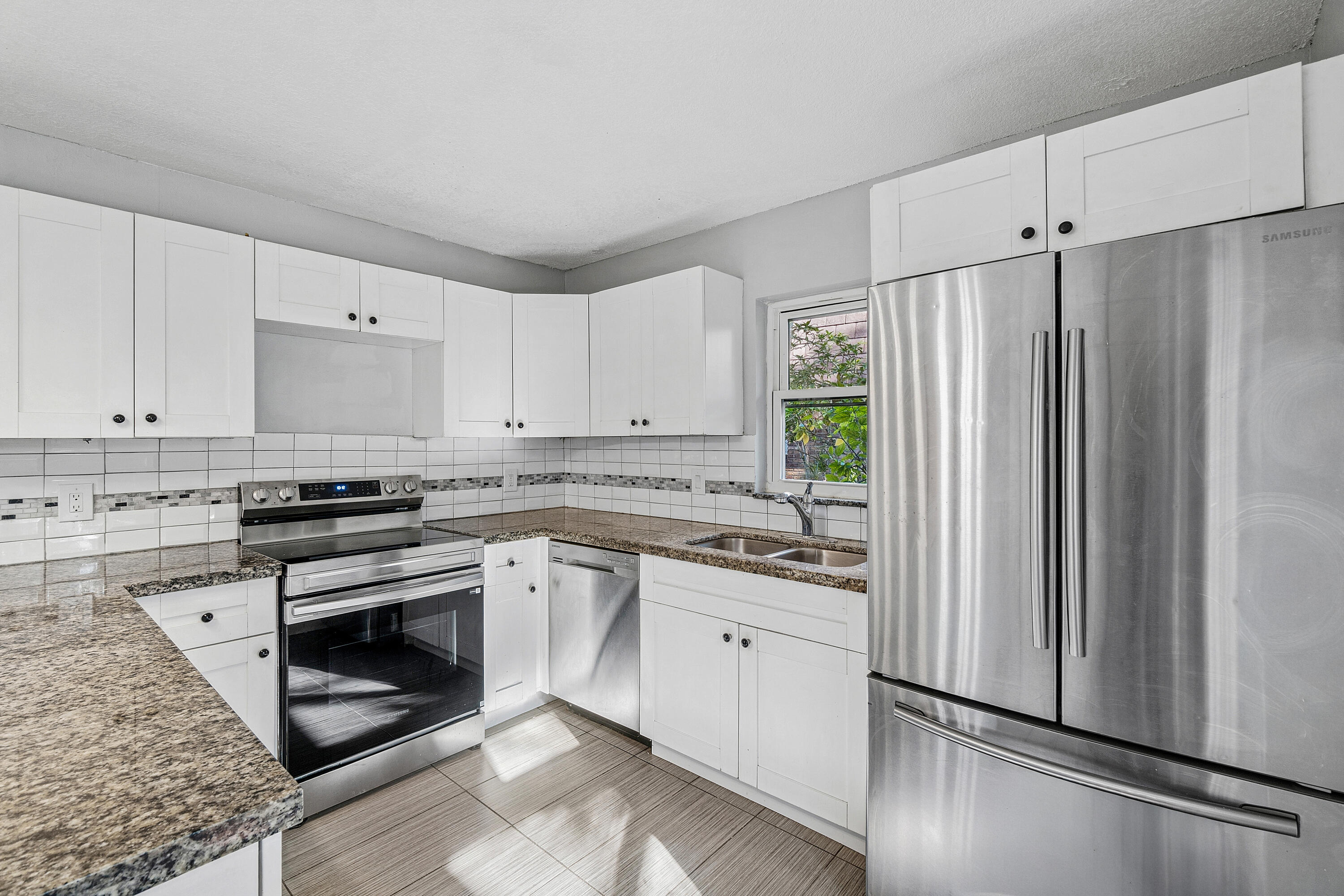 COURTYARDS AT BOCA I - Residential Lease