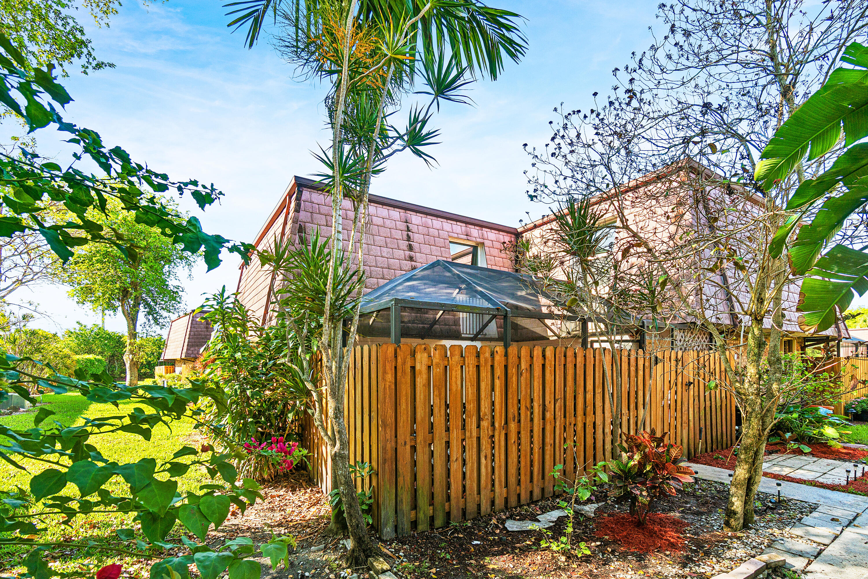 COURTYARDS AT BOCA I - Residential Lease