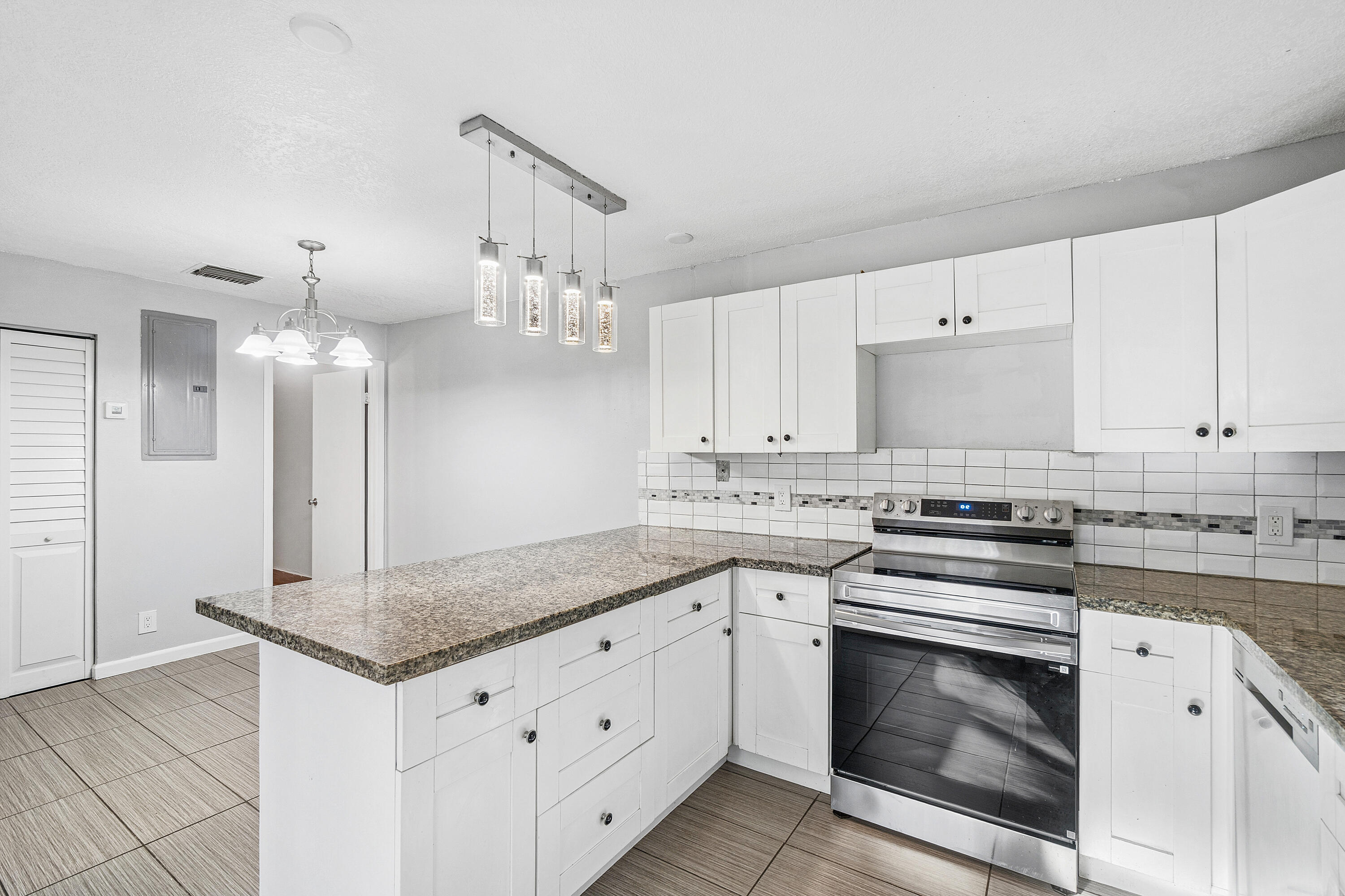 COURTYARDS AT BOCA I - Residential Lease