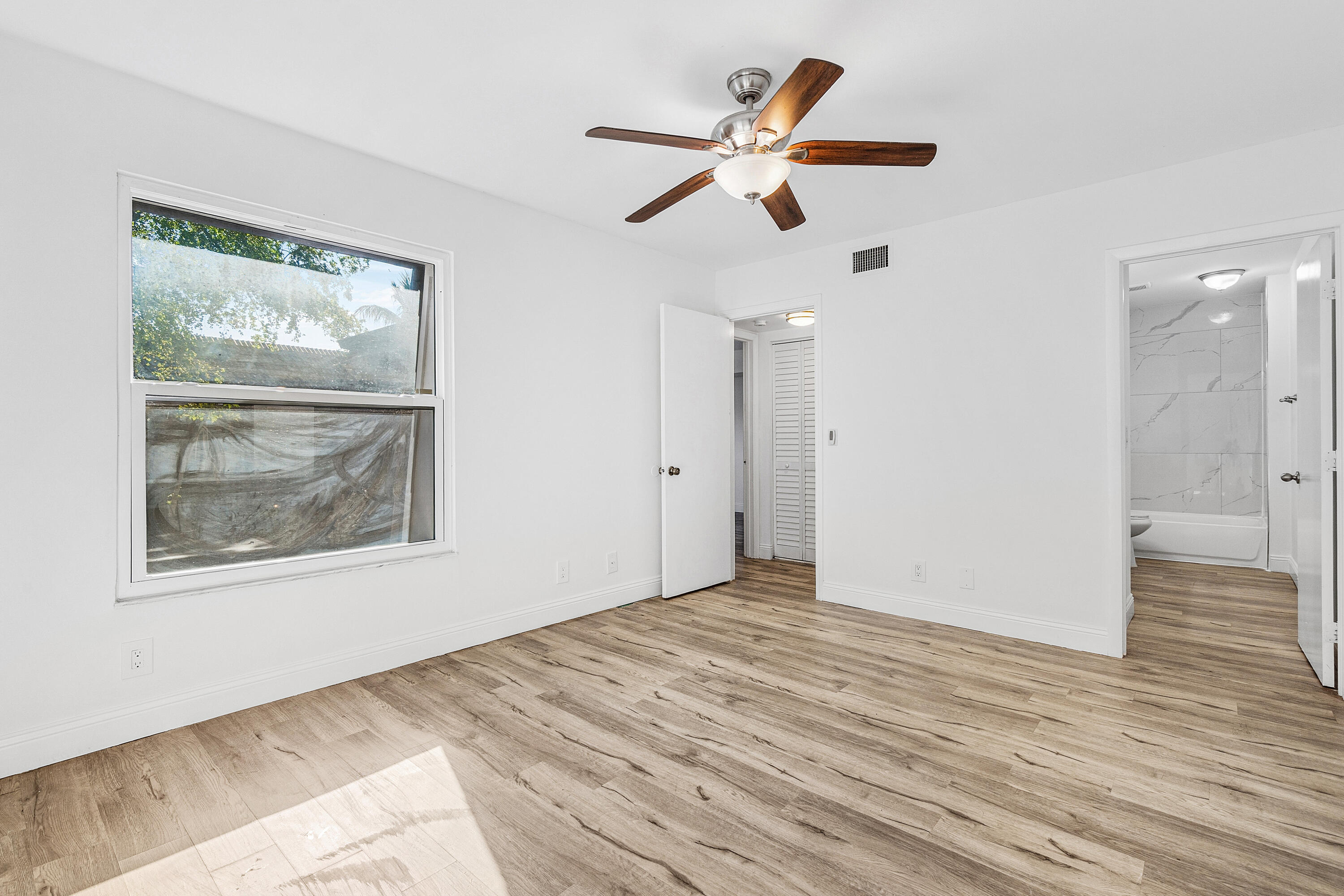 COURTYARDS AT BOCA I - Residential Lease