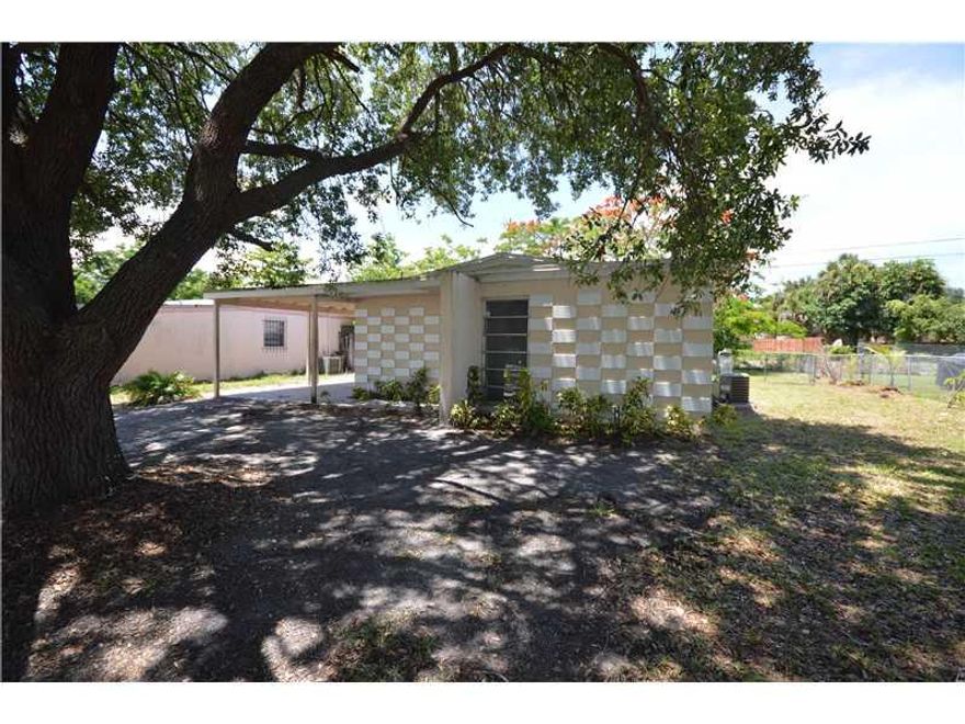 PROFESSIONALLY MANAGED 3 BEDROOM 2 BATH HOME. COMPLETELY REMODELED, TILE THROUGHOUT WITH GRANITE COUNTER TOPS AND NEW FIXTURES. OVERSIZED BEDROOMS WITH PLENTY OF CLOSET SPACE. ALL YOUR CLIENTS ARE SURE TO BE IMPRESSED. ITS A MUST SEE!!!!