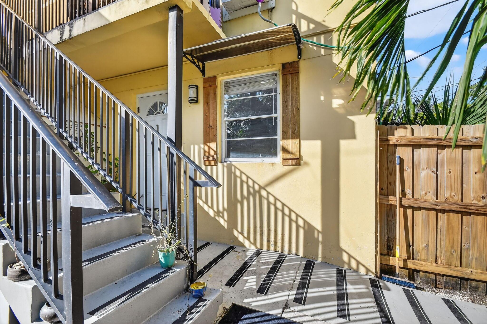 LAKE WORTH TOWN OF - Residential Lease