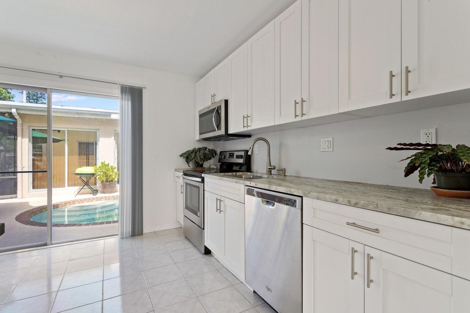 LAKE WORTH TOWN OF - Residential Lease