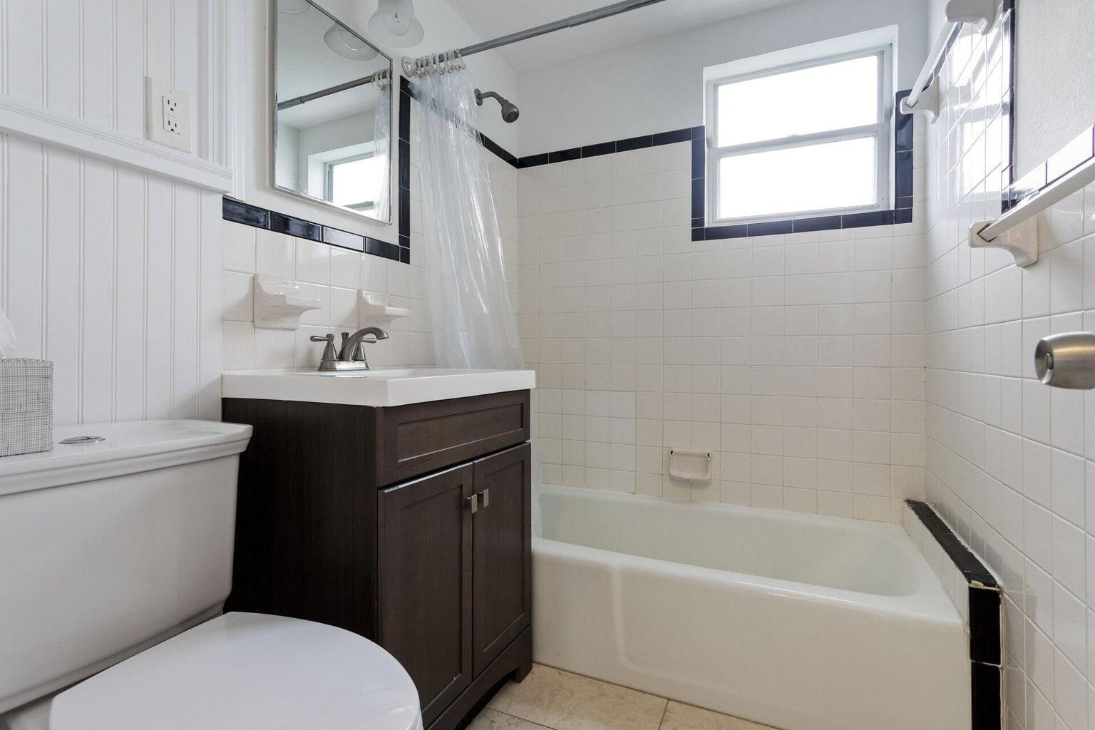 LAKE WORTH TOWN OF - Residential Lease
