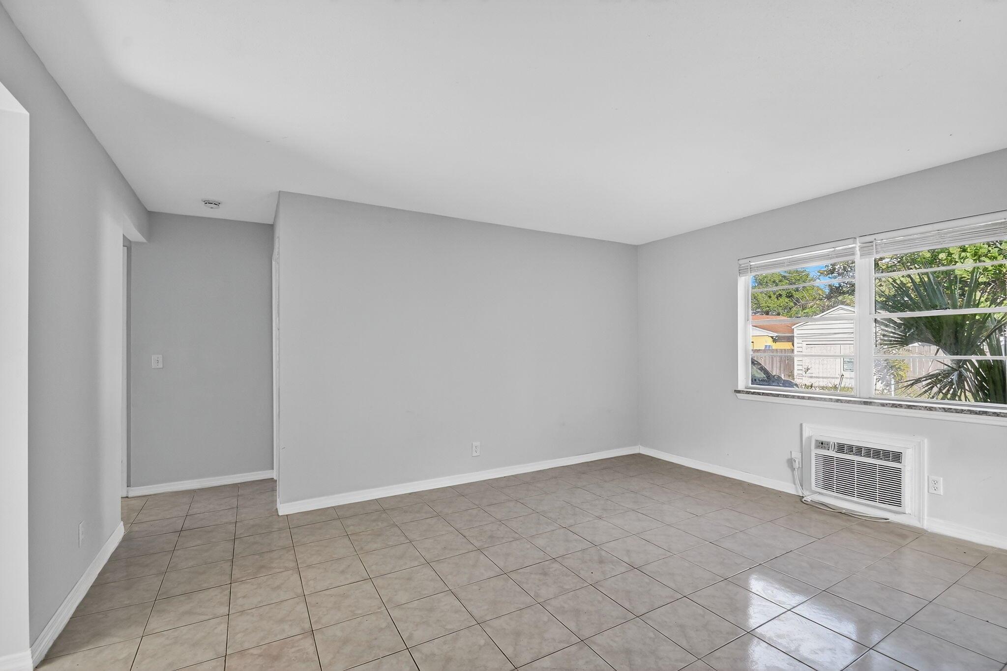 LAKE WORTH TOWN OF - Residential Lease