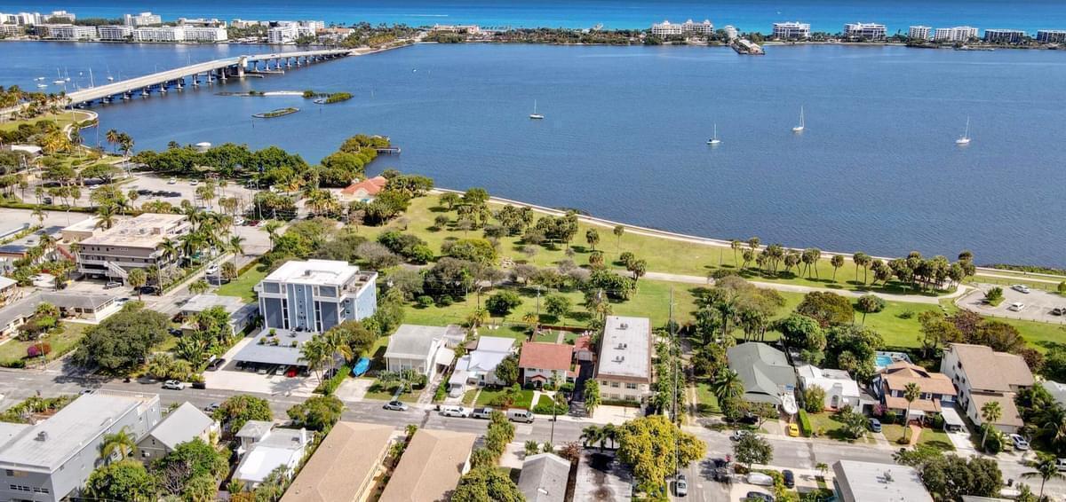 LAKE WORTH TOWN OF - Residential Lease
