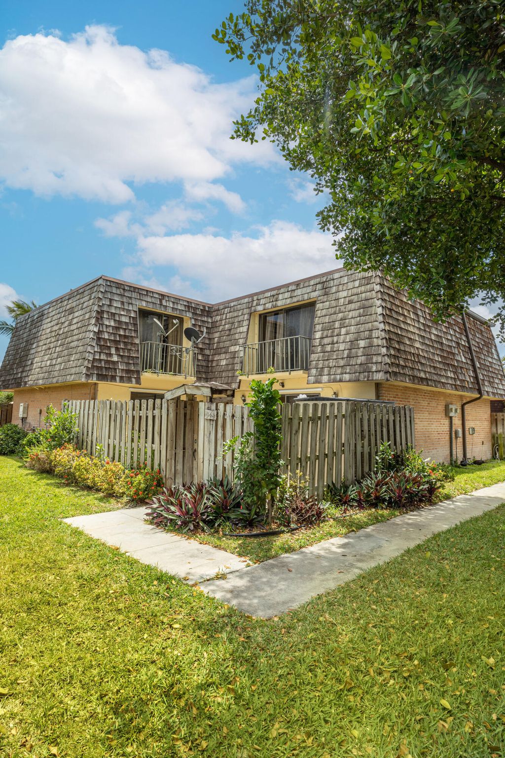 Photo of 348 Lake Arbor Drive, Palm Springs, FL 33461 (MLS # R10983262)