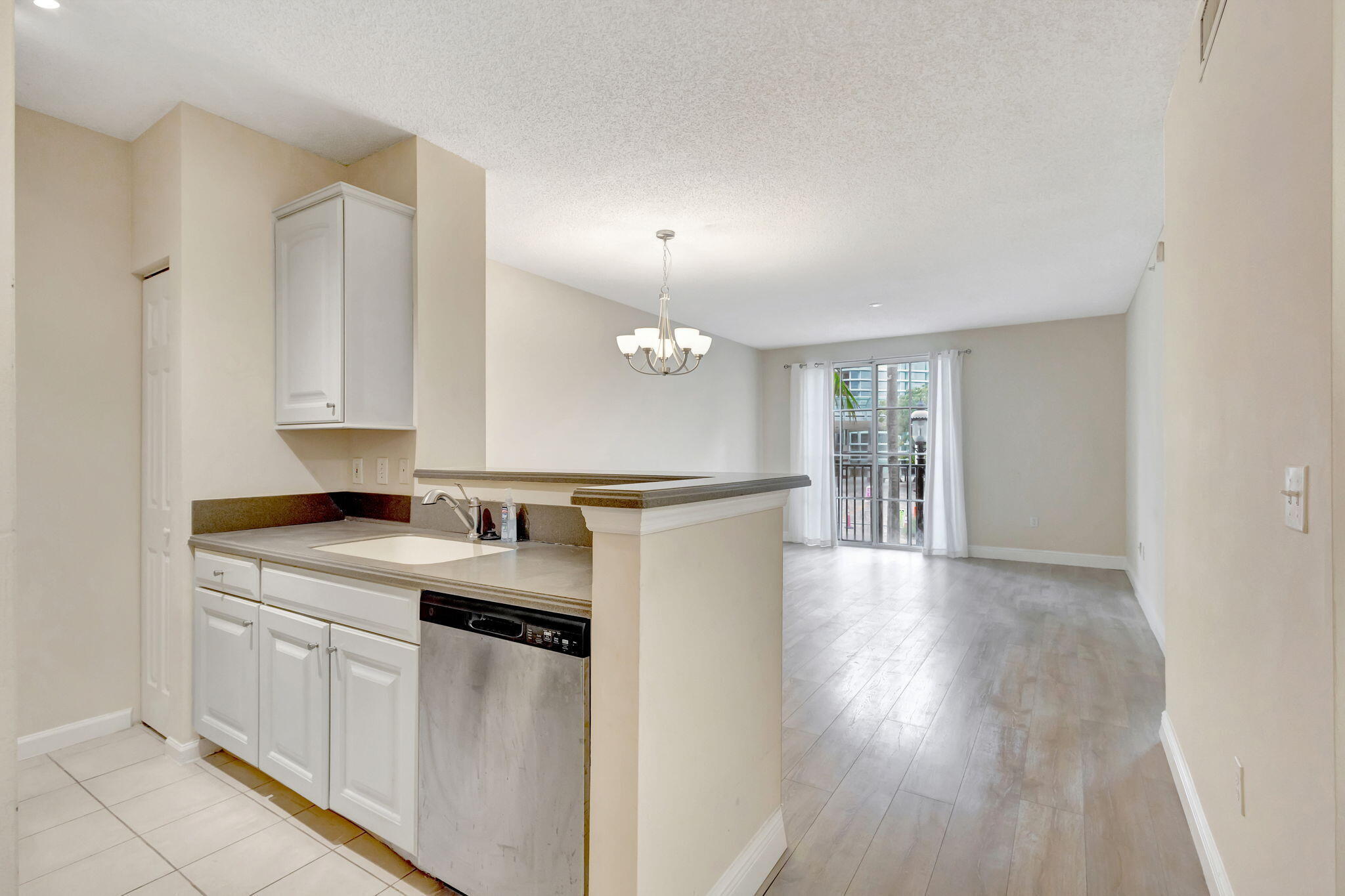 780 S Sapodilla Avenue
