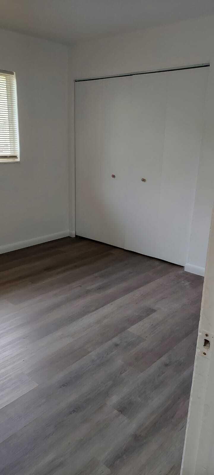 SUNSHINE VILLAS FIRST ADD - Residential Lease