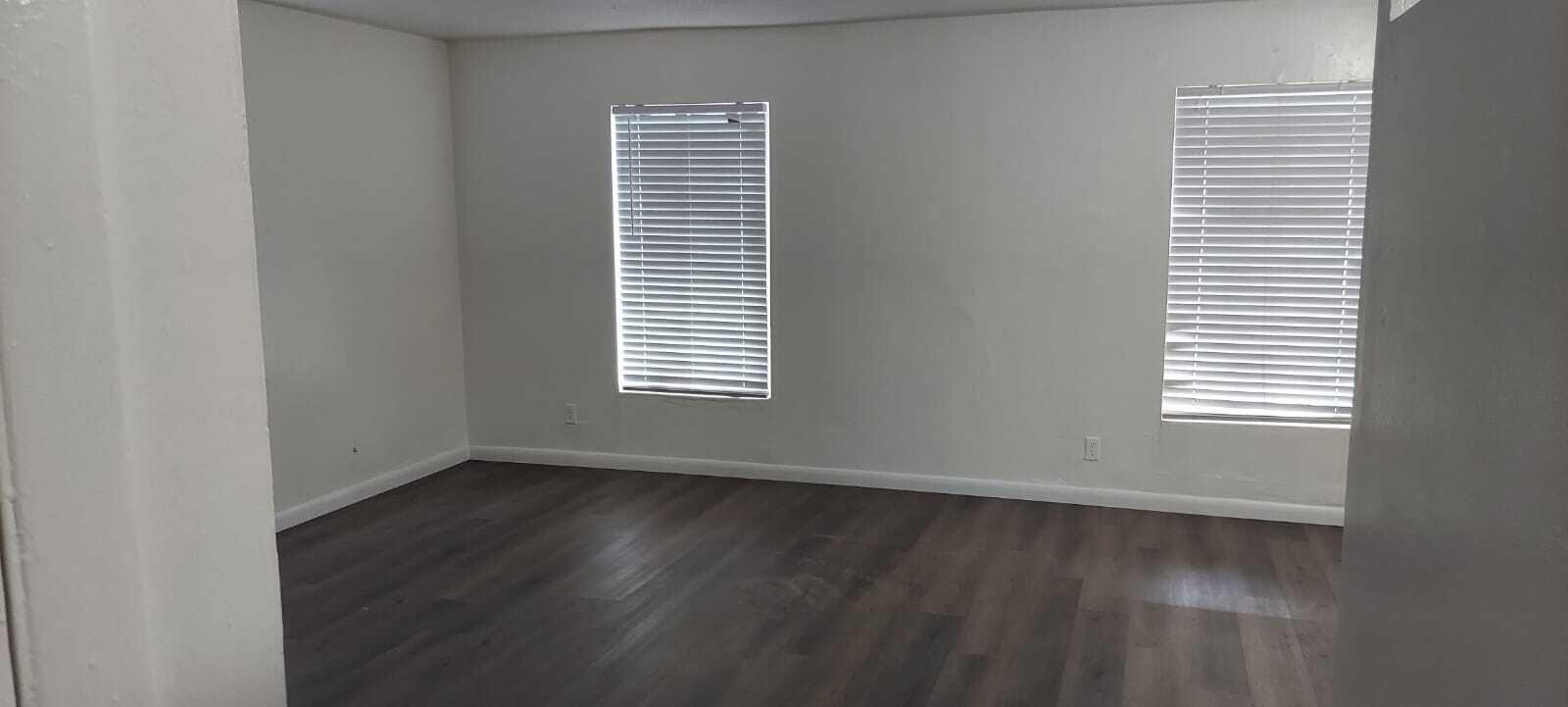 SUNSHINE VILLAS FIRST ADD - Residential Lease