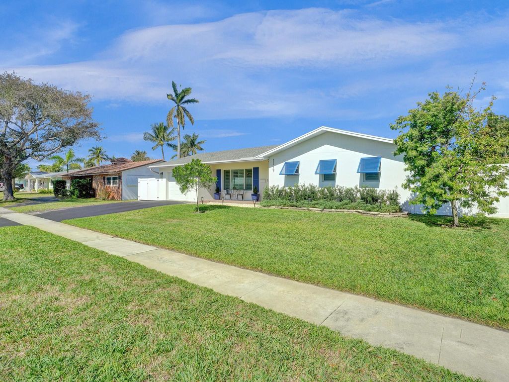 Photo of 1119 SW 14th Street, Boca Raton, FL 33486 (MLS # F10421932)