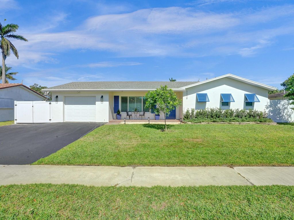 Photo of 1119 SW 14th Street, Boca Raton, FL 33486 (MLS # F10421932)