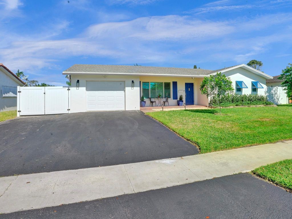 Photo of 1119 SW 14th Street, Boca Raton, FL 33486 (MLS # F10421932)