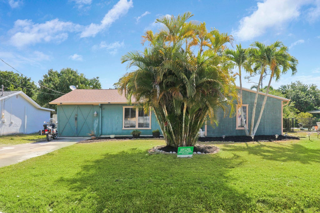 Photo of 5710 Hickory Drive, Fort Pierce, FL 34982 (MLS # R10980778)
