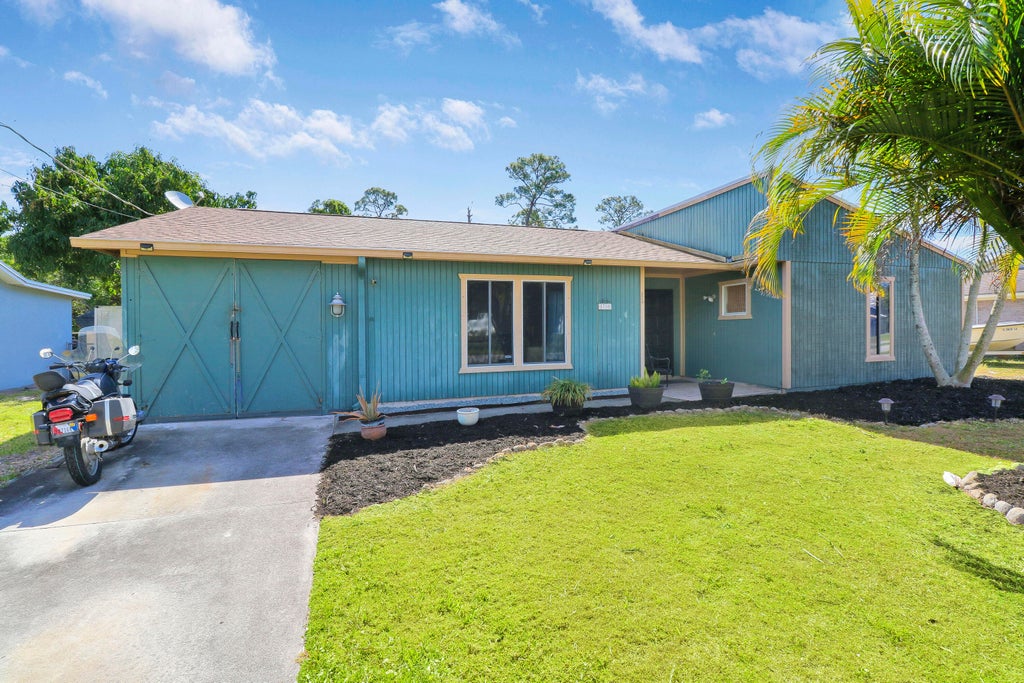 Photo of 5710 Hickory Drive, Fort Pierce, FL 34982 (MLS # R10980778)
