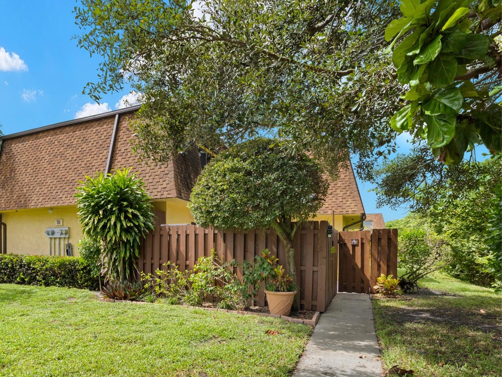 Photo of 110 N Delaware Boulevard #18a, Jupiter, FL 33458 (MLS # R11130499)