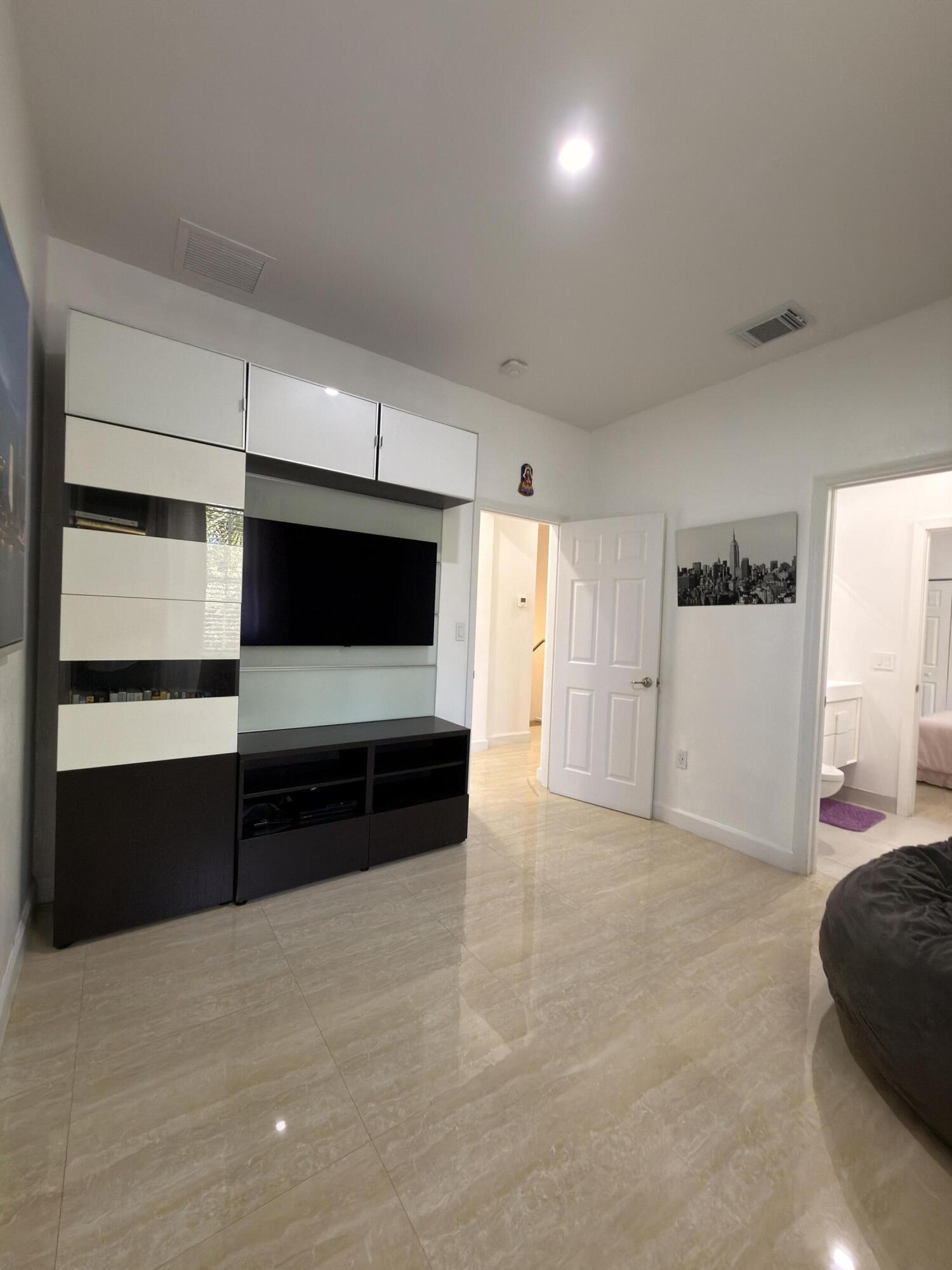 RESERVE AT DORAL EAST - Residential Lease