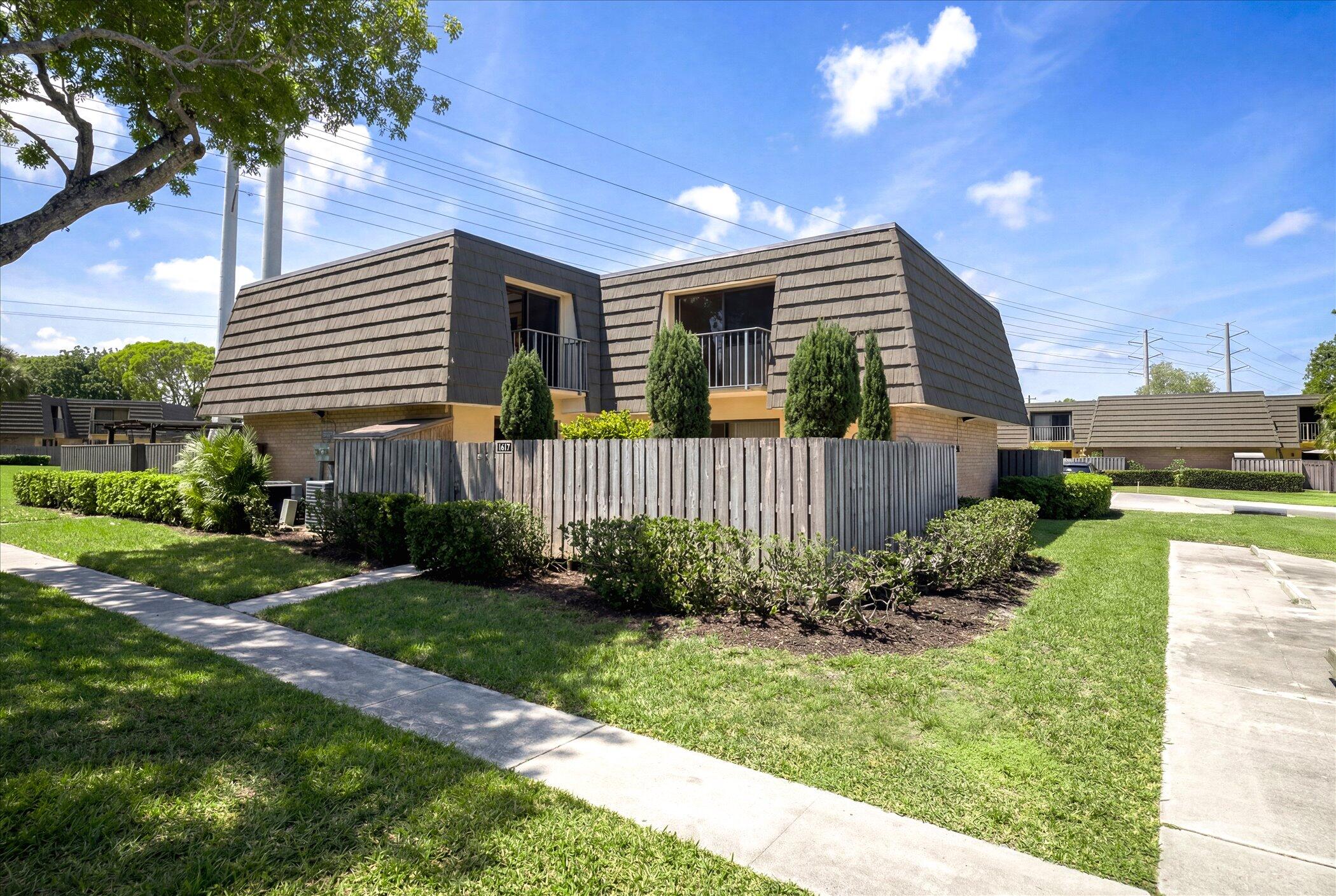 VILLAGE OF SANDALWOOD LAKES 1 - Residential