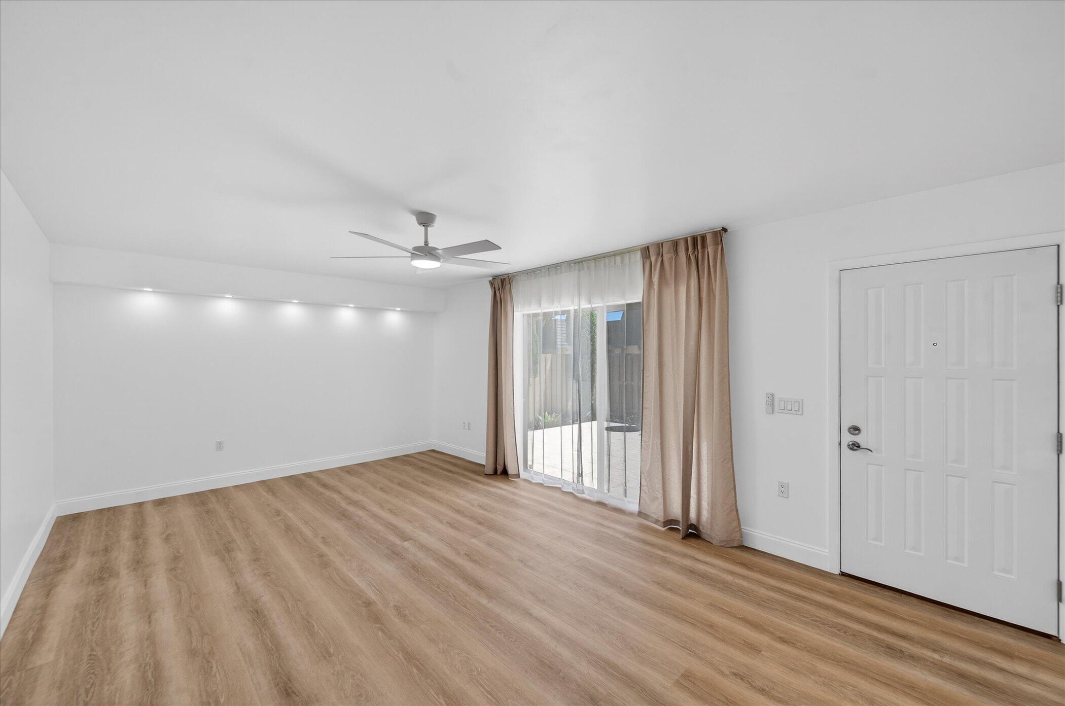 VILLAGE OF SANDALWOOD LAKES 1 - Residential