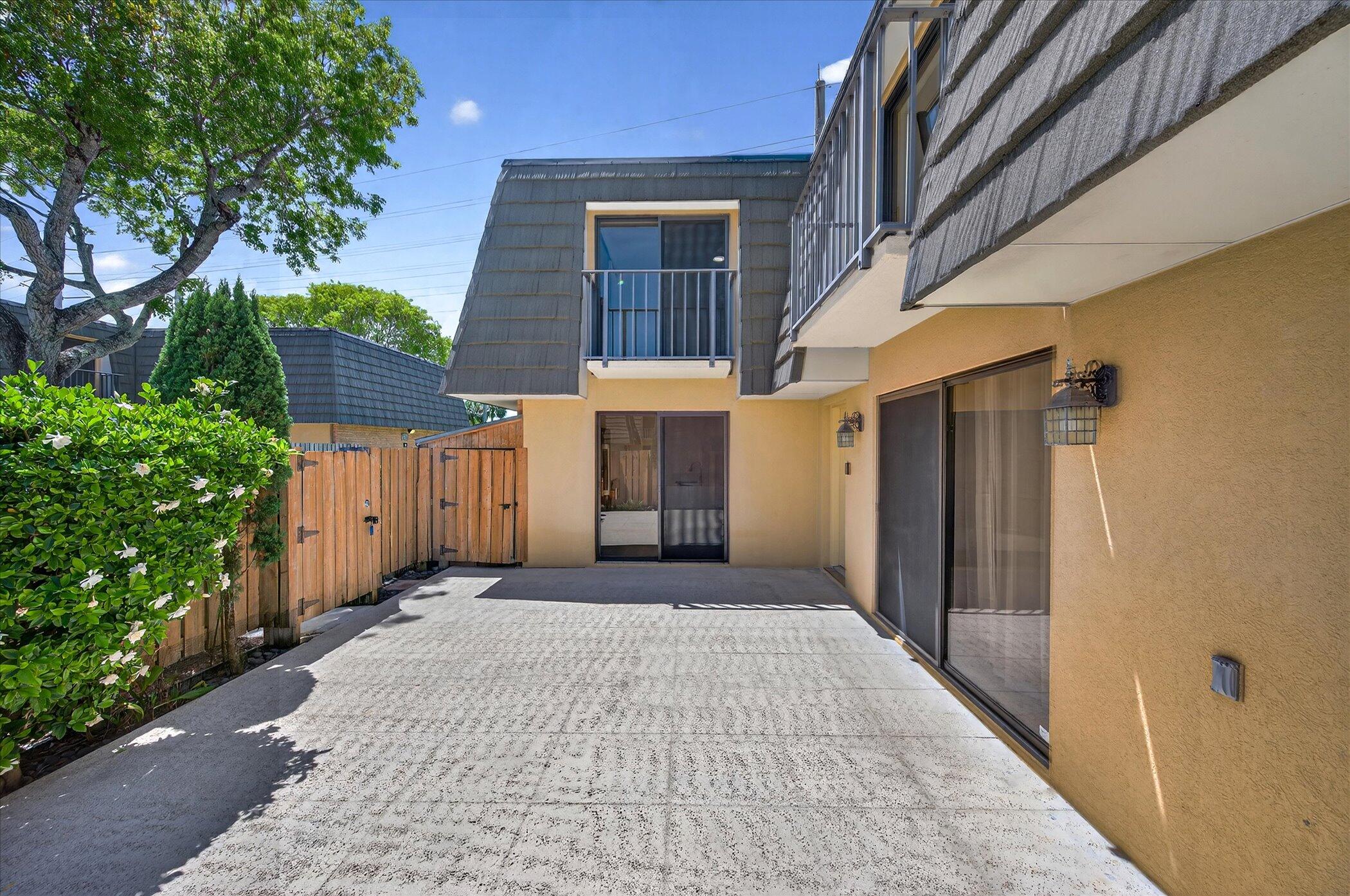 VILLAGE OF SANDALWOOD LAKES 1 - Residential