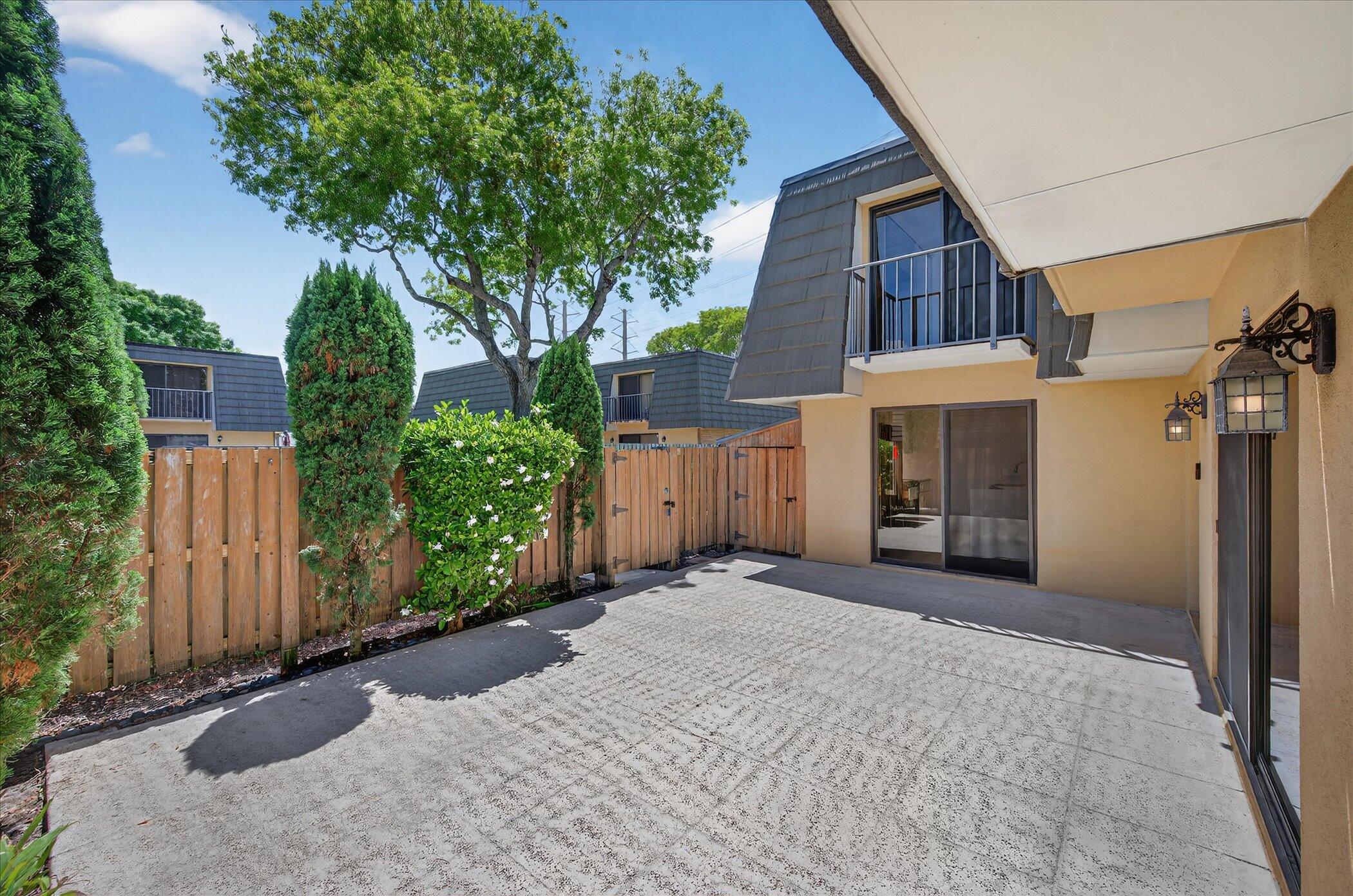 VILLAGE OF SANDALWOOD LAKES 1 - Residential