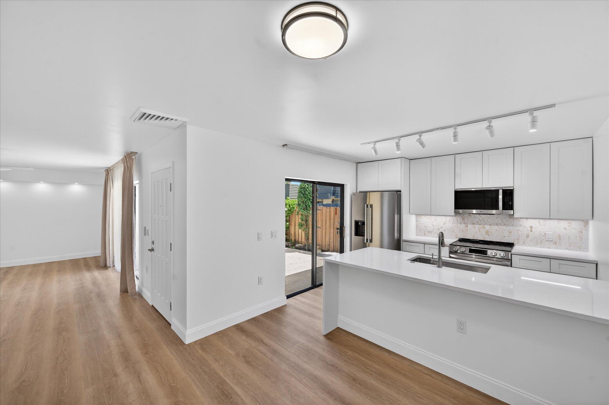 VILLAGE OF SANDALWOOD LAKES 1 - Residential