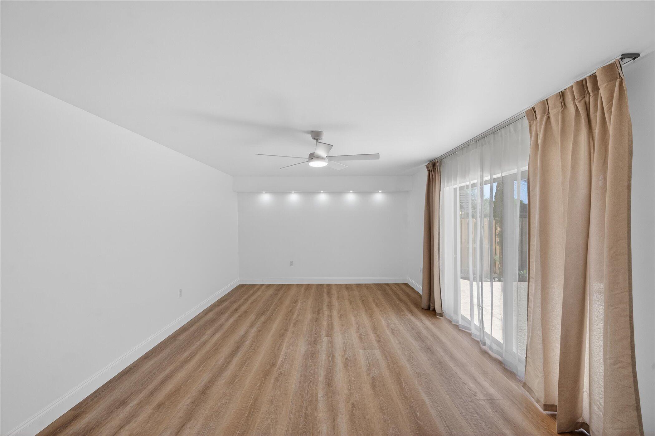 VILLAGE OF SANDALWOOD LAKES 1 - Residential