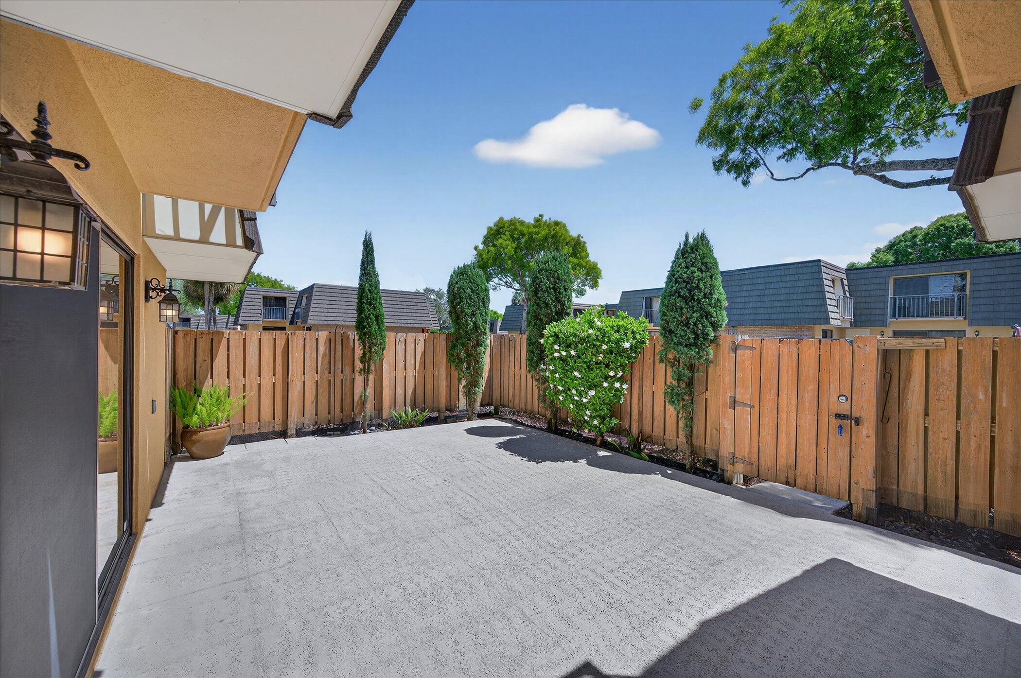 VILLAGE OF SANDALWOOD LAKES 1 - Residential