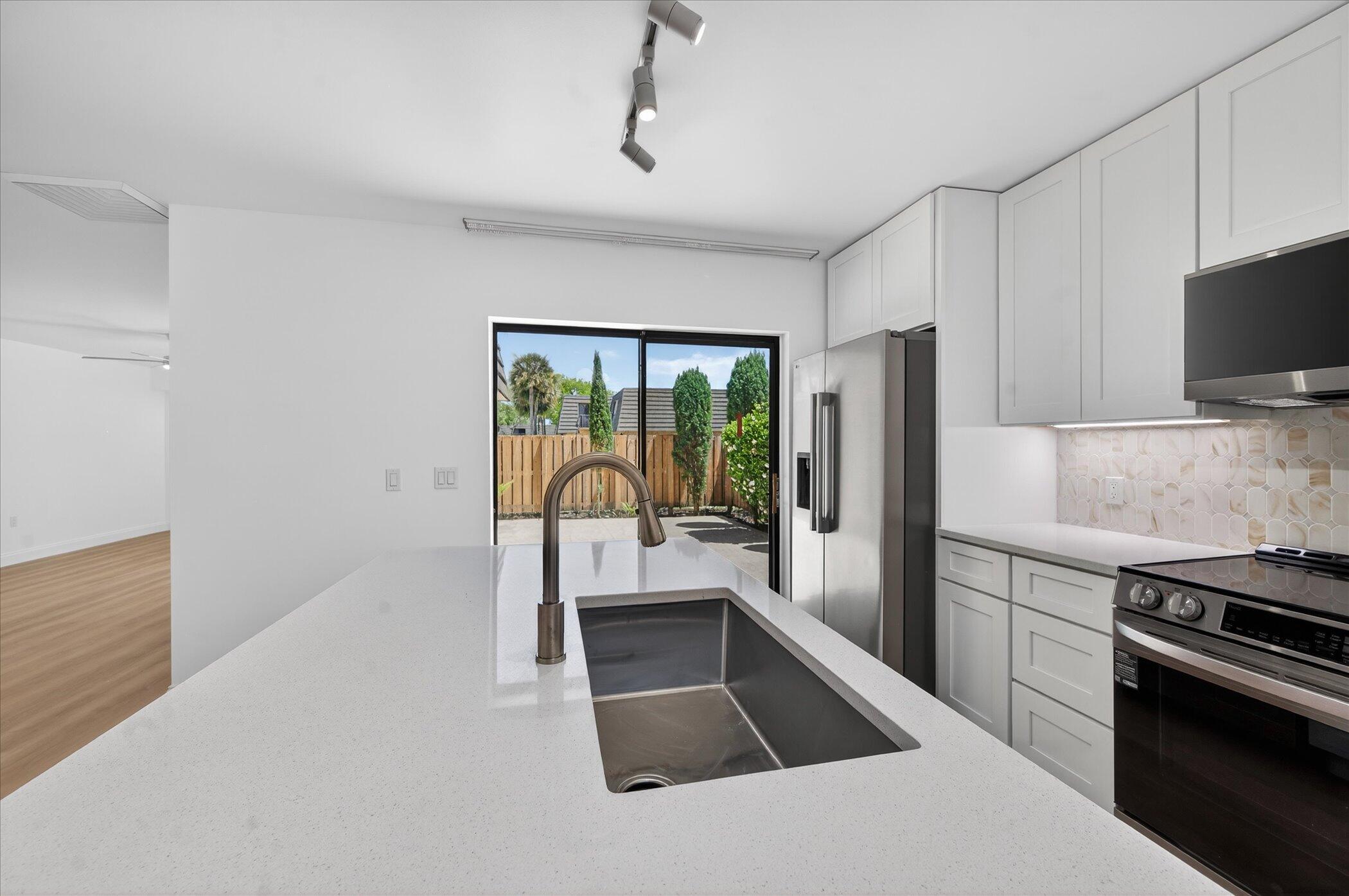 VILLAGE OF SANDALWOOD LAKES 1 - Residential