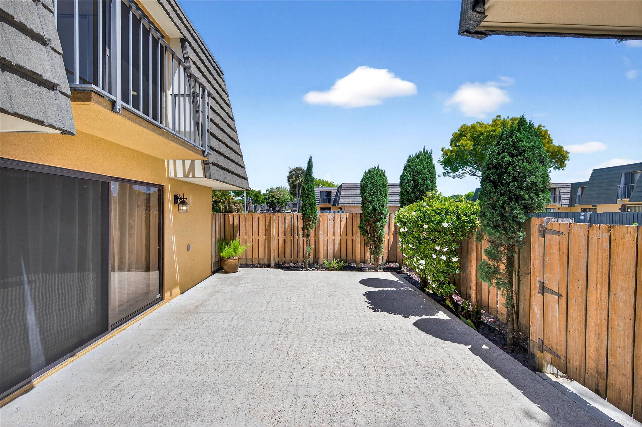 VILLAGE OF SANDALWOOD LAKES 1 - Residential