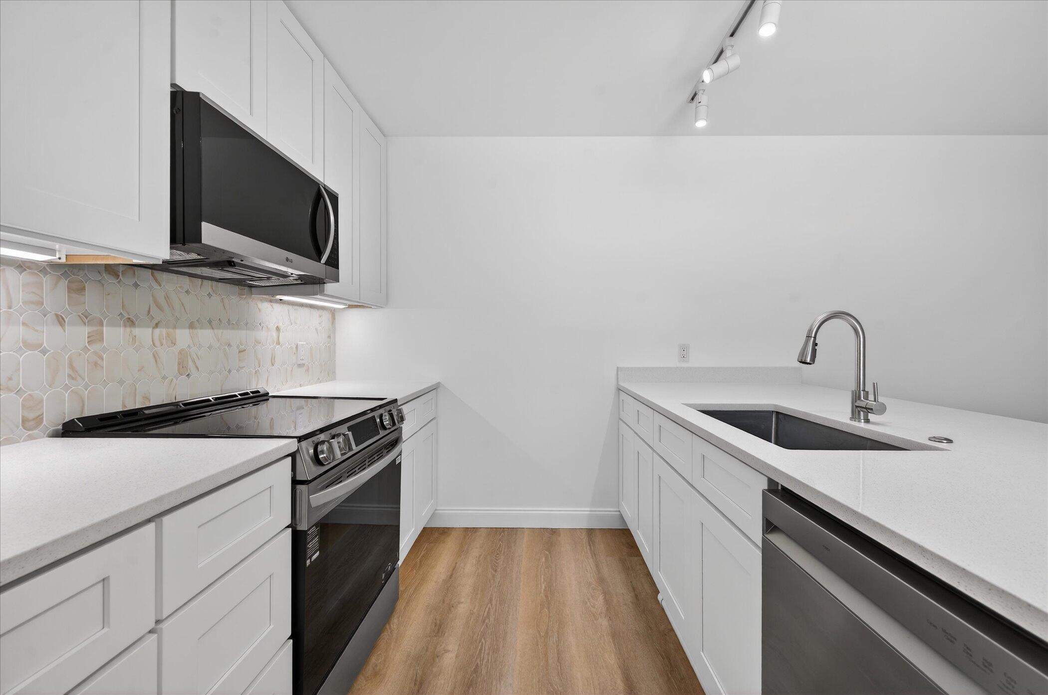 VILLAGE OF SANDALWOOD LAKES 1 - Residential