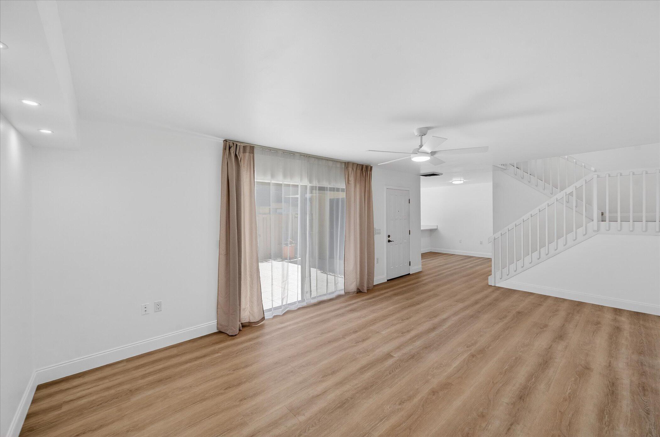 VILLAGE OF SANDALWOOD LAKES 1 - Residential